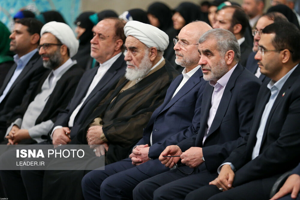 تصاویری از دیدار نمایندگان مجلس با رهبر انقلاب/ کدام نمایندگان در صف اول نشستند؟