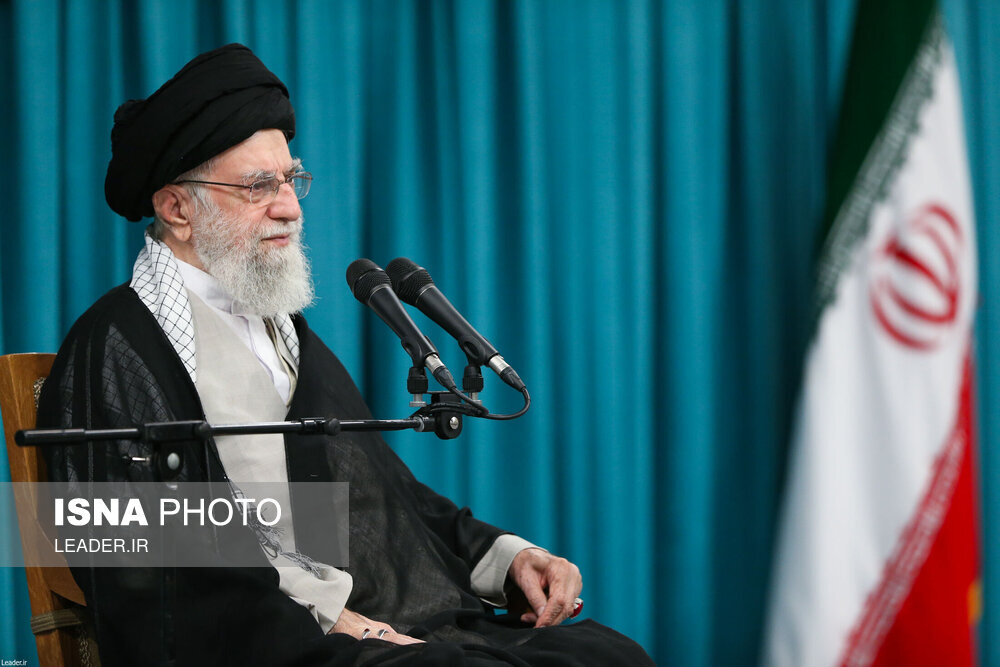 تصاویری از دیدار نمایندگان مجلس با رهبر انقلاب/ کدام نمایندگان در صف اول نشستند؟