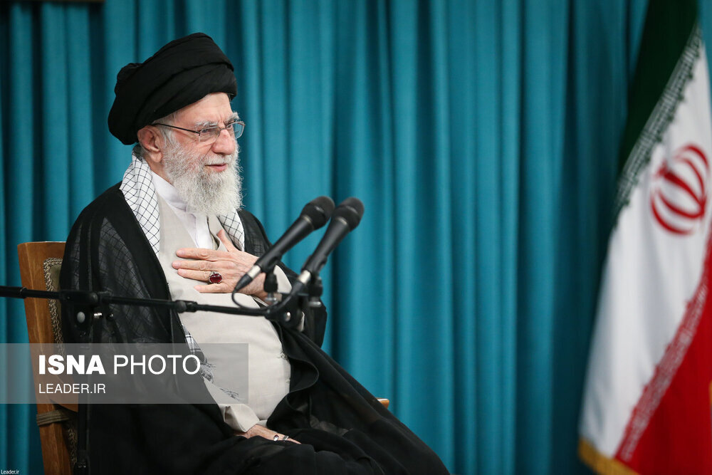 تصاویری از دیدار نمایندگان مجلس با رهبر انقلاب/ کدام نمایندگان در صف اول نشستند؟