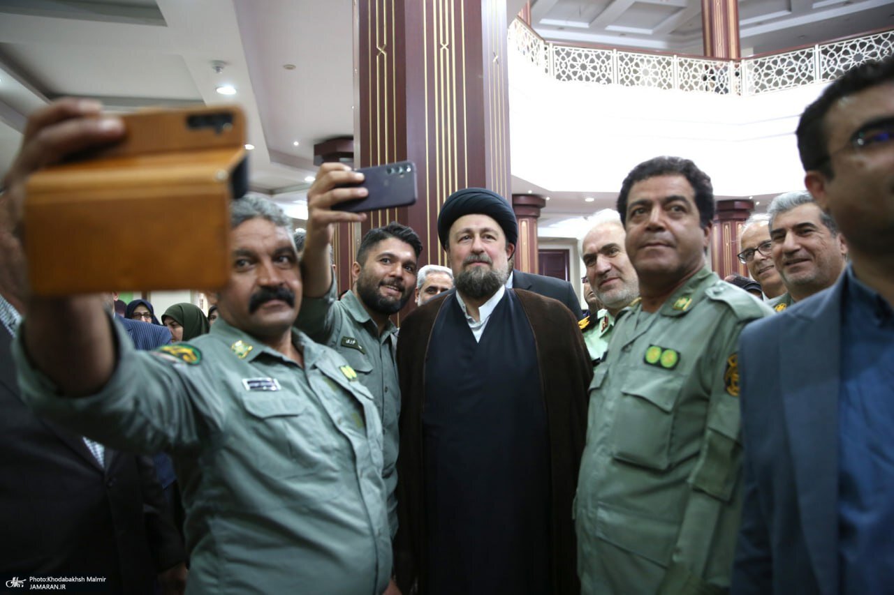 وقتی سیدحسن خمینی سوژهی دوربینهای سلفی میشود