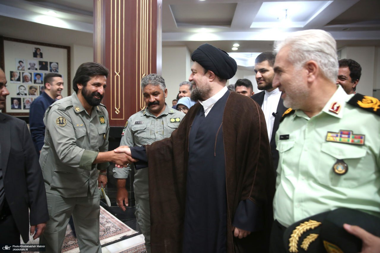 وقتی سیدحسن خمینی سوژهی دوربینهای سلفی میشود