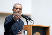 درخواست پزشکیان از نمایندگان؛ ان شاءالله مجلس همراهی کند تا وزیر اقتصاد از مجلس رای بگیرد