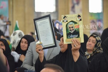 دیدار عمومی پزشکیان با مردم در مصلی شهر ایلام