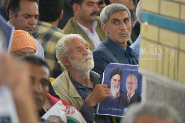 دیدار عمومی پزشکیان با مردم در مصلی شهر ایلام