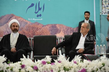 دیدار عمومی پزشکیان با مردم در مصلی شهر ایلام