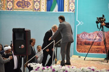 دیدار عمومی پزشکیان با مردم در مصلی شهر ایلام