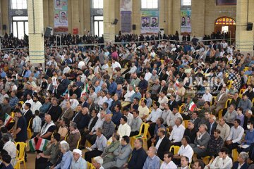 دیدار عمومی پزشکیان با مردم در مصلی شهر ایلام