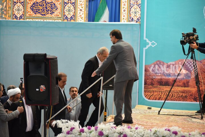 دیدار عمومی پزشکیان با مردم در مصلی شهر ایلام