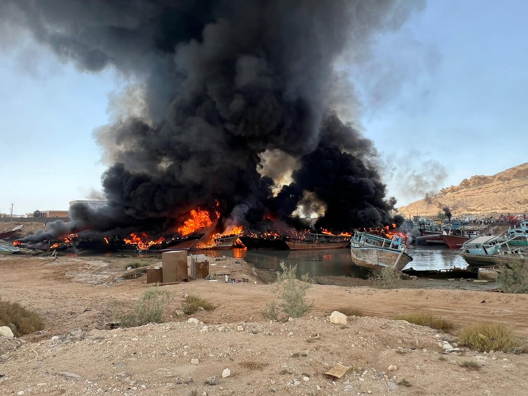 آتشسوزی در بندر پارسیان/ عکس