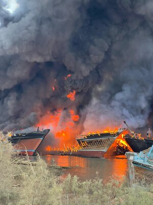 آتشسوزی در بندر پارسیان/ عکس