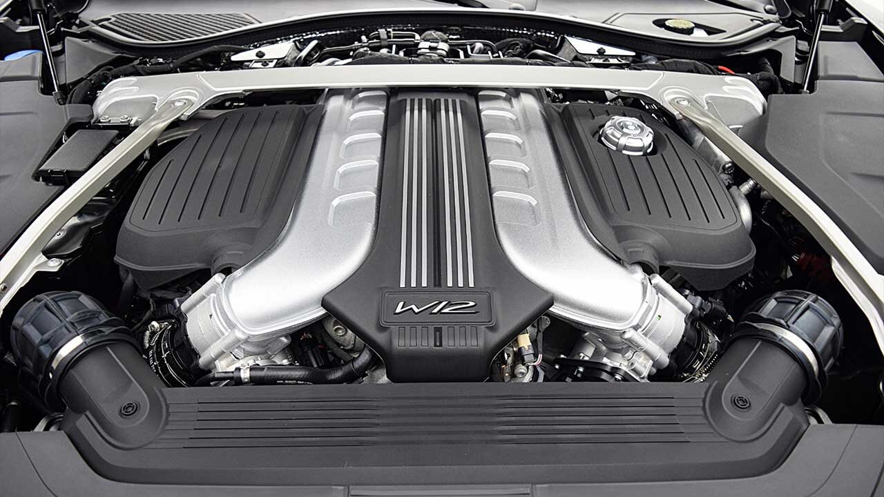 مقایسه موتورهای V۱۲ و W۱۲ / کدام موتور بهتر است؟ /عکس