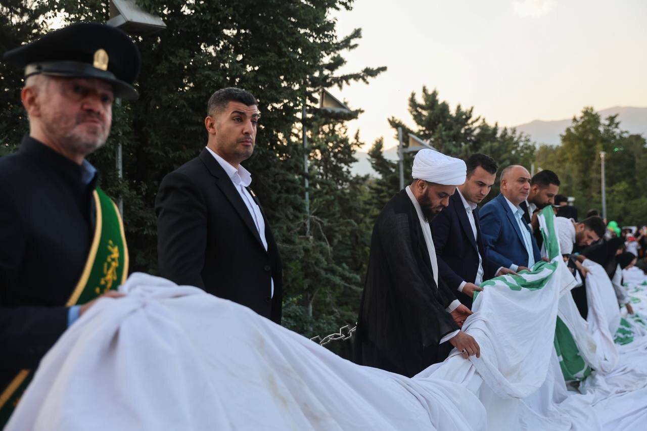 برافراشته شدن بزرگترین پرچم علوی بر فراز پایتخت همزمان با عید غدیر