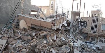 اولین تصویر از تخریب یک ساختمان مسکونی در بلوار اندرزگو در روشنایی روز
