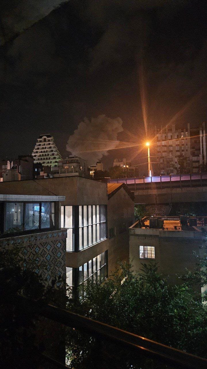 فوری/ اولین تصاویر از رد دود ناشی از انفجار شدید در تهران