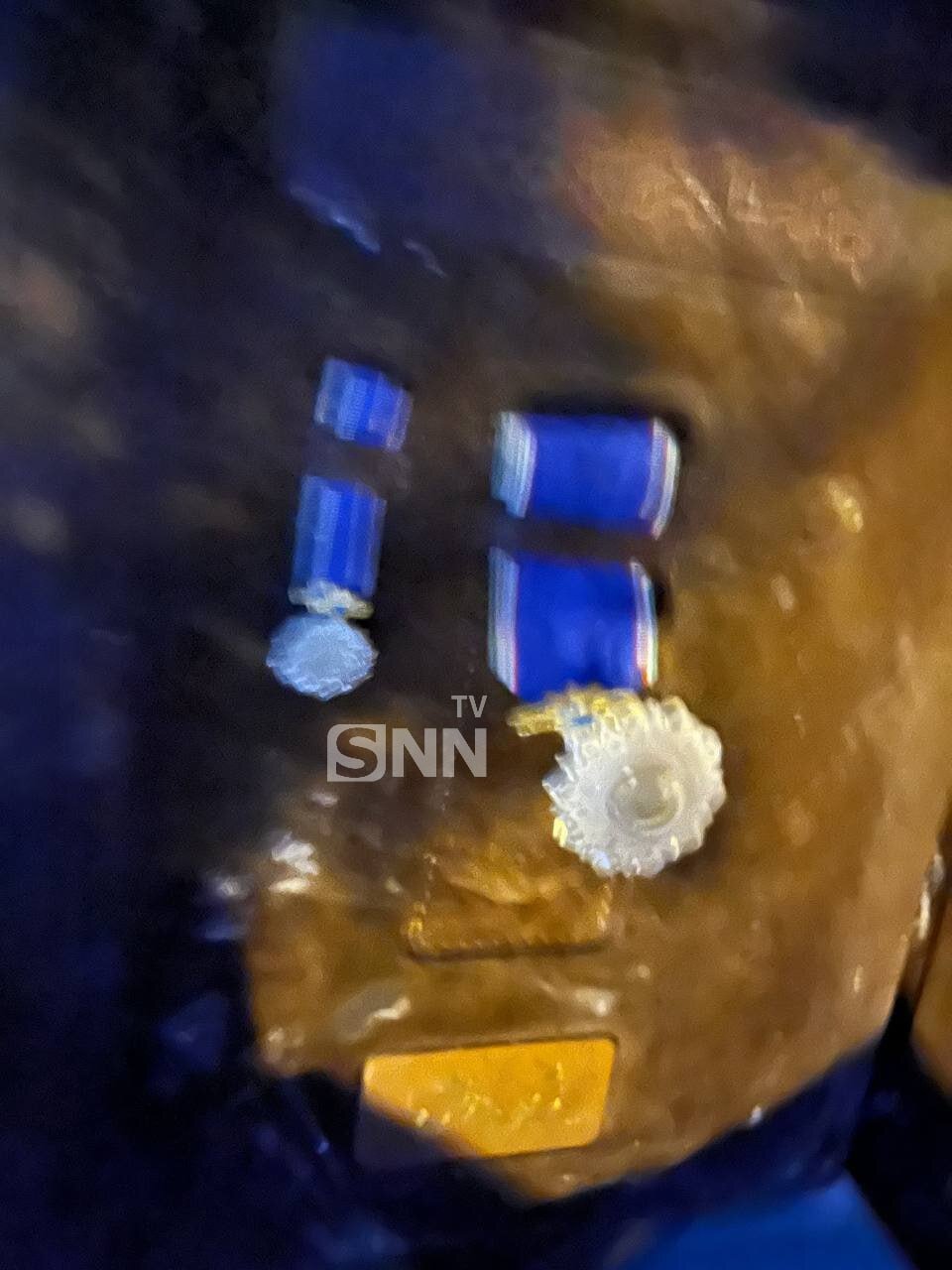 اولین تصاویر از مدال ها و مدارک فریدون عباسی که در نزدیکی محل شهادت پیدا شدند