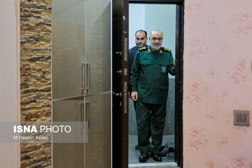 تصاویری از سرداران شهید حاجی زاده و باقری در کنار پزشکیان/ شمخانی و سردار قاآنی دوشادوش فرماندهان شهید سپاه