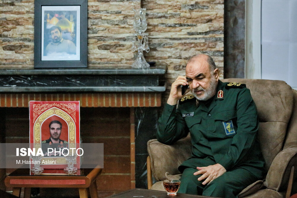 تصاویری از سرداران شهید حاجی زاده و باقری در کنار پزشکیان/ شمخانی و سردار قاآنی دوشادوش فرماندهان شهید سپاه