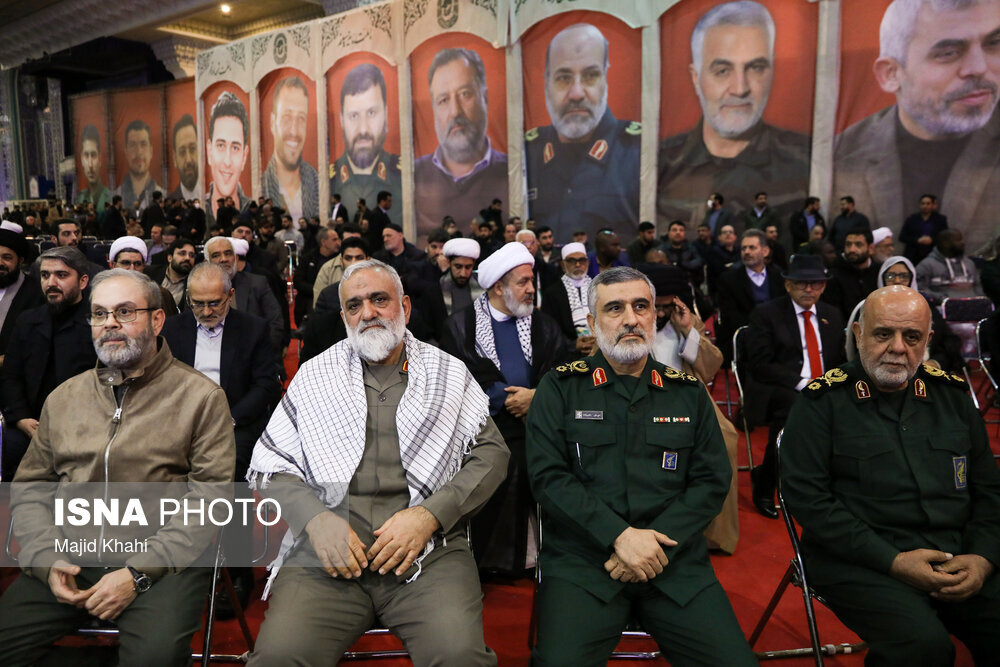 تصاویری از سرداران شهید حاجی زاده و باقری در کنار پزشکیان/ شمخانی و سردار قاآنی دوشادوش فرماندهان شهید سپاه