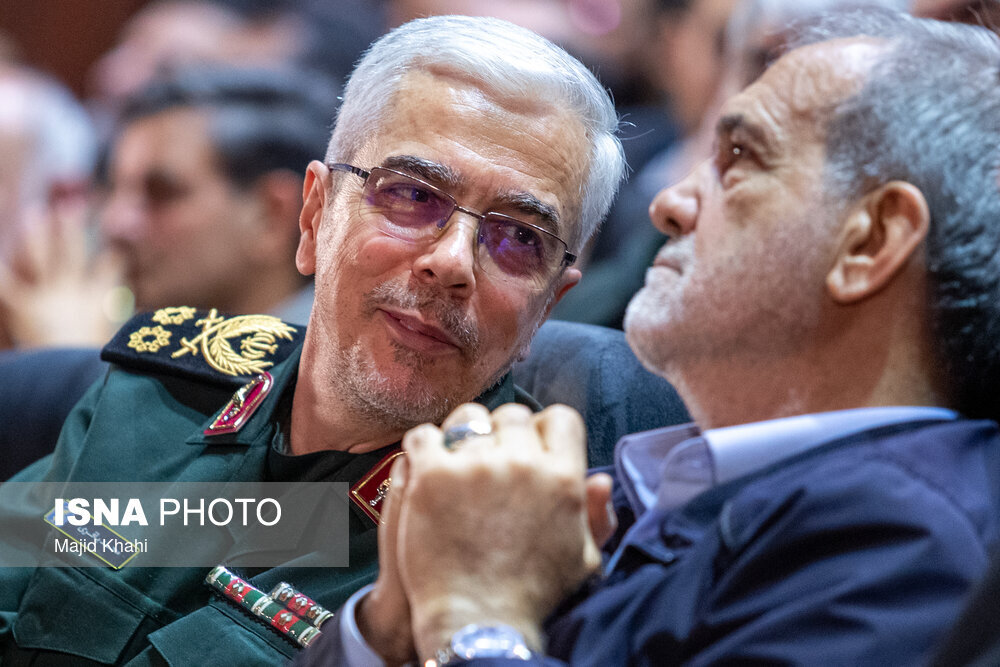 تصاویری از سرداران شهید حاجی زاده و باقری در کنار پزشکیان/ شمخانی و سردار قاآنی دوشادوش فرماندهان شهید سپاه