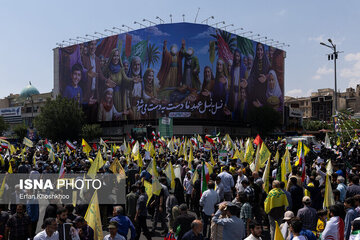 دیوارنگارههای تهران با طرح «پاسخ سخت» تغییر کردند / عکس