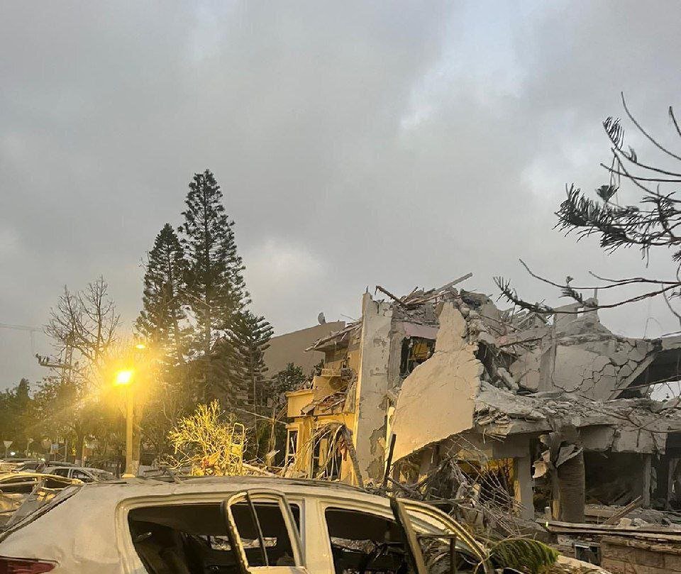 واکنش شهردار رماتگان به حمله ایران:حتی شمشیرهای آهنین هم این حادثه را برای ما رقم نزد/تخریب سنگین منطقه ریشونلتسیون/عکس