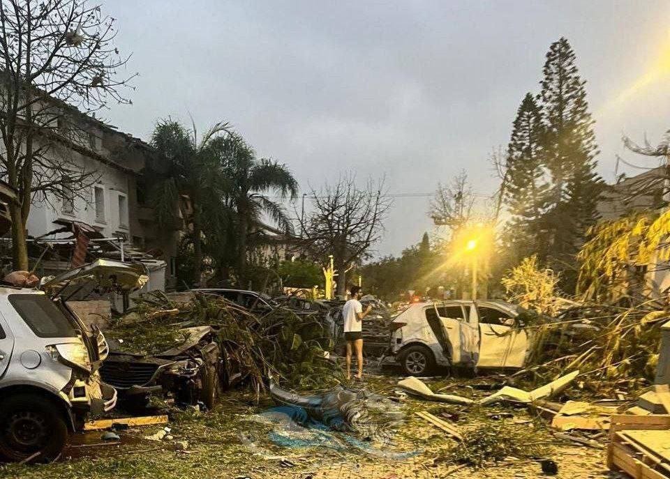 واکنش شهردار رماتگان به حمله ایران:حتی شمشیرهای آهنین هم این حادثه را برای ما رقم نزد/تخریب سنگین منطقه ریشونلتسیون/عکس