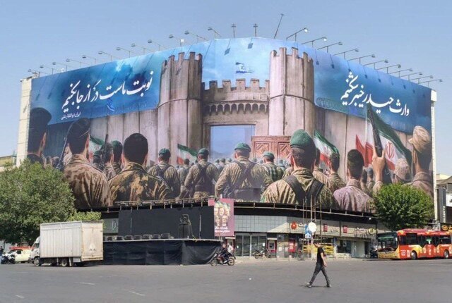 دیوارنگارههای تهران با طرح «پاسخ سخت» تغییر کردند/ عکس دیوارنگارههای تهران با طرح «پاسخ سخت» تغییر کردند/ عکس