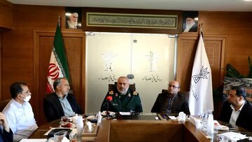 با وحدت و همدلی در جنگ ترکیبی بر دشمنان پیروز می شویم
