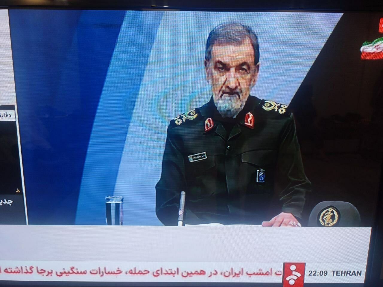 عکسی از محسن رضایی با لباس سپاه/ مردم تهران یک سری به پشت بامهایشان بزنند/ شاید درباره عبور از مرزها به نتایجی برسیم/ ممکن است ابعاد جنگ جدیتر شود