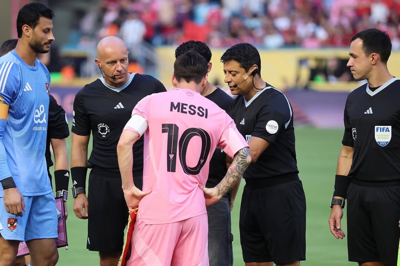 عکس | مسی و فغانی در یک اتفاق تاریخی؛ اقدام جذاب فیفا در جام جهانی باشگاهها