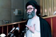 عکس/ رهبر انقلاب در حال بازدید از دیوار چین؛ سال ۱۳۶۸