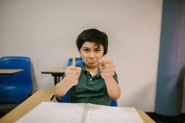 نمرات ضعیف و نوجوانی که اهمیتی نمیدهد/ راهنمایی والدین برای برخورد با نتایج امتحانات