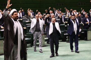 صحن علنی مجلس شورای اسلامی با حضور رئیس جمهور و با دستورکار بررسی صلاحیت وزیر پیشنهادی اقتصاد