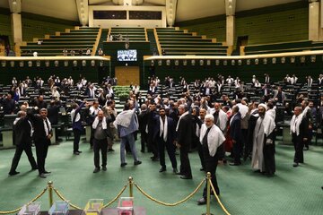 صحن علنی مجلس شورای اسلامی با حضور رئیس جمهور و با دستورکار بررسی صلاحیت وزیر پیشنهادی اقتصاد