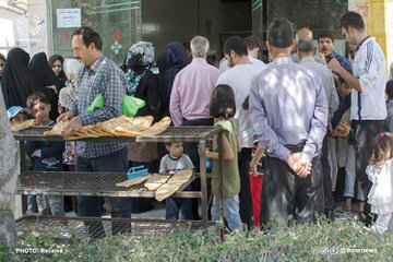 هیچ کمبودی در تأمین نان وجود ندارد / آغاز فعالیت نانواییهای سیار طی روزهای آینده