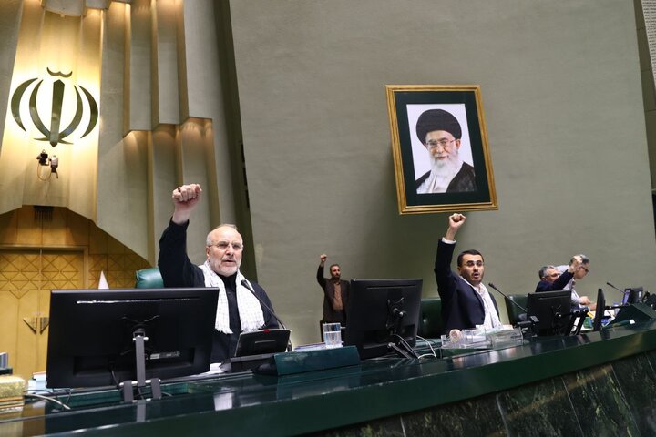 صحن علنی مجلس شورای اسلامی با حضور رئیس جمهور و با دستورکار بررسی صلاحیت وزیر پیشنهادی اقتصاد