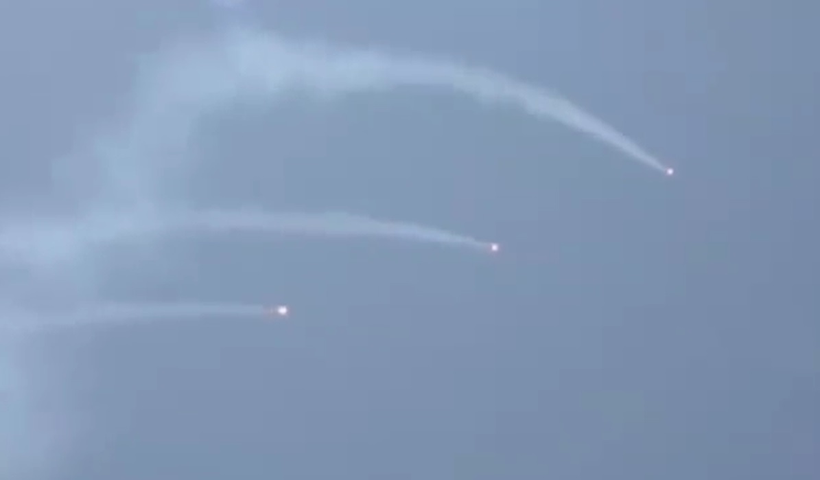 تصاویری از لحظه شلیک موشکهای سپاه در جریان موج دهم حمله علیه اسرائیل