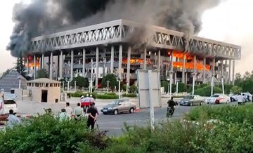 اینجا ایران است، زخمخورده، ولی پابرجا اینجا ایران است، زخمخورده، ولی پابرجا