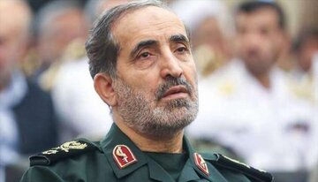 عکس/ فرمانده قرارگاه خاتم در جبهه؛ دهه ۶۰