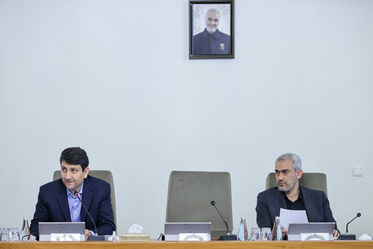 تصاویری از وزیر جدید اقتصاد در جلسه هیأت دولت/ زاکانی و رئیس صدا و سیما هم بودند+ عکس