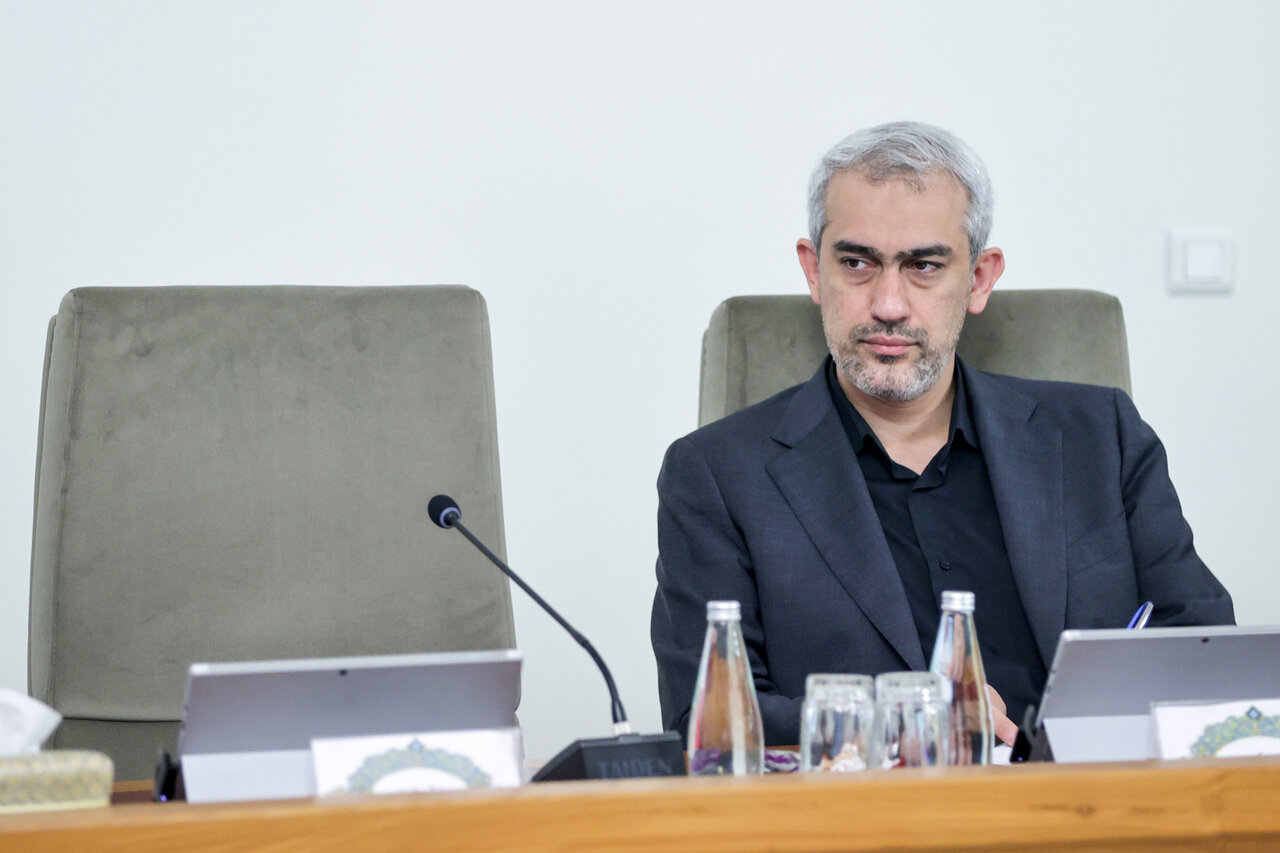 تصاویری از وزیر جدید اقتصاد در جلسه هیأت دولت/ زاکانی و رئیس صدا و سیما هم بودند+ عکس