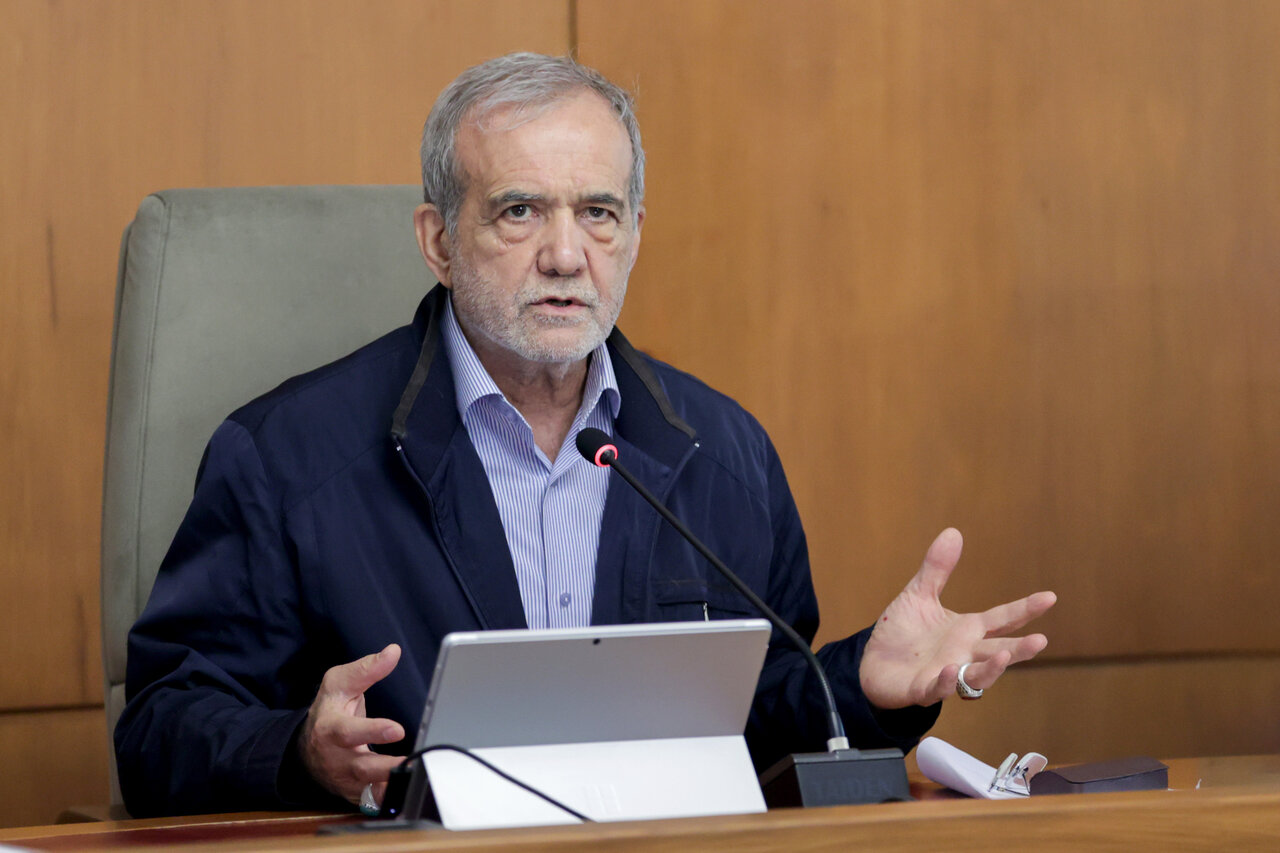 تصاویری از وزیر جدید اقتصاد در جلسه هیأت دولت/ زاکانی و رئیس صدا و سیما هم بودند+ عکس