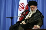 قائد الثورة: ايران لن تستسلم إطلاقا