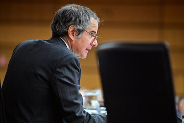 رایزنی گروسی با وزیر انرژی آمریکا درباره ایران رایزنی گروسی با وزیر انرژی آمریکا درباره ایران