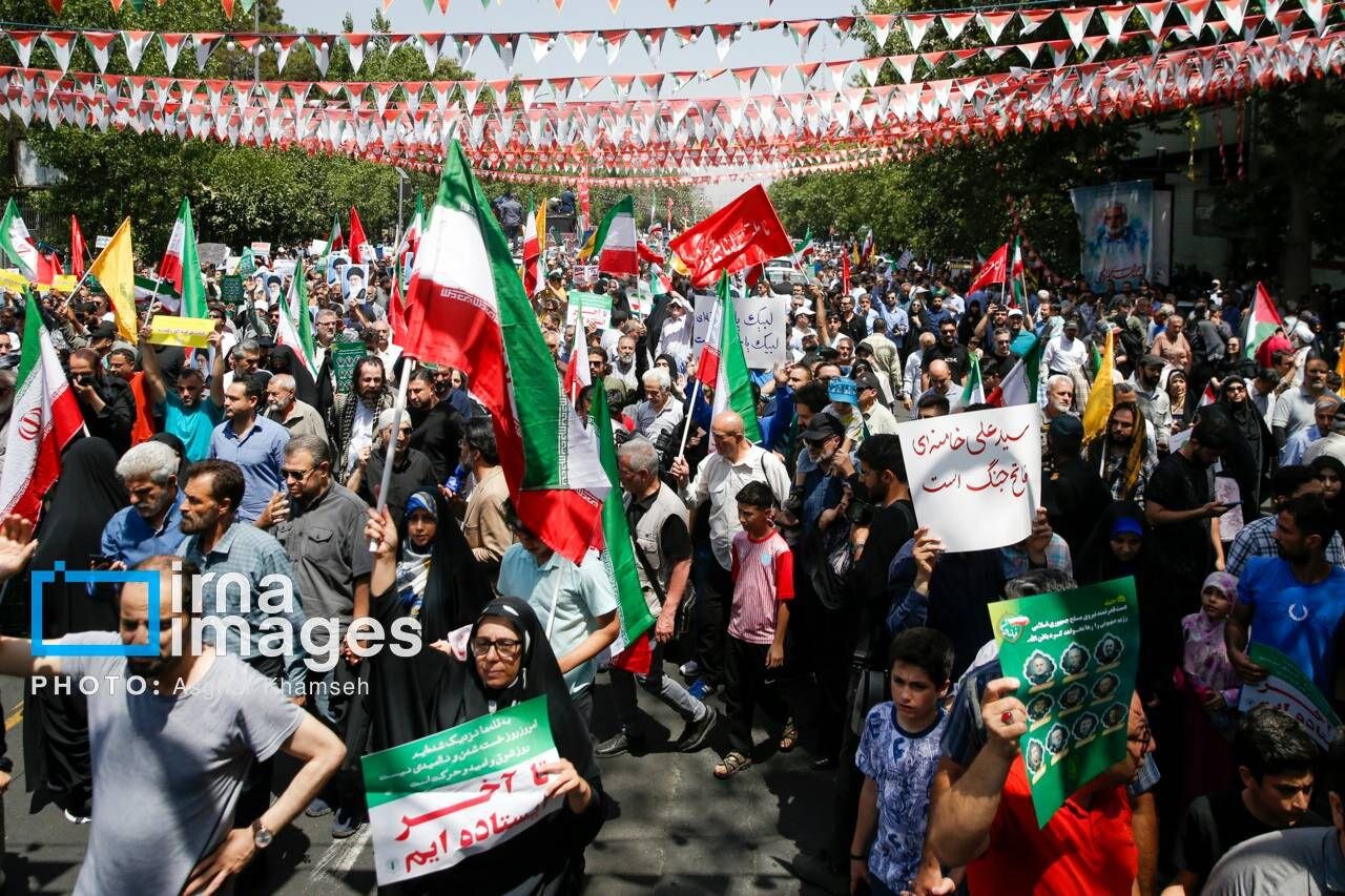 تصاویری از راهپیمایی جمعه خشم و نصر/ نماد قدس در میان راهپیمایان تهرانی