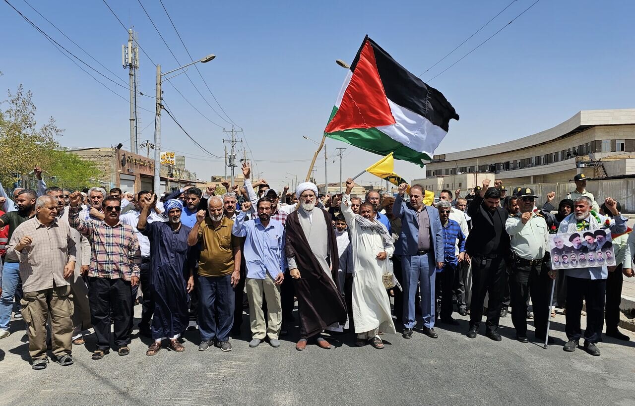 راهپیمایی در گرمای 50 درجه / خائنان داخلی را در ملأ عام اعدام کنید
