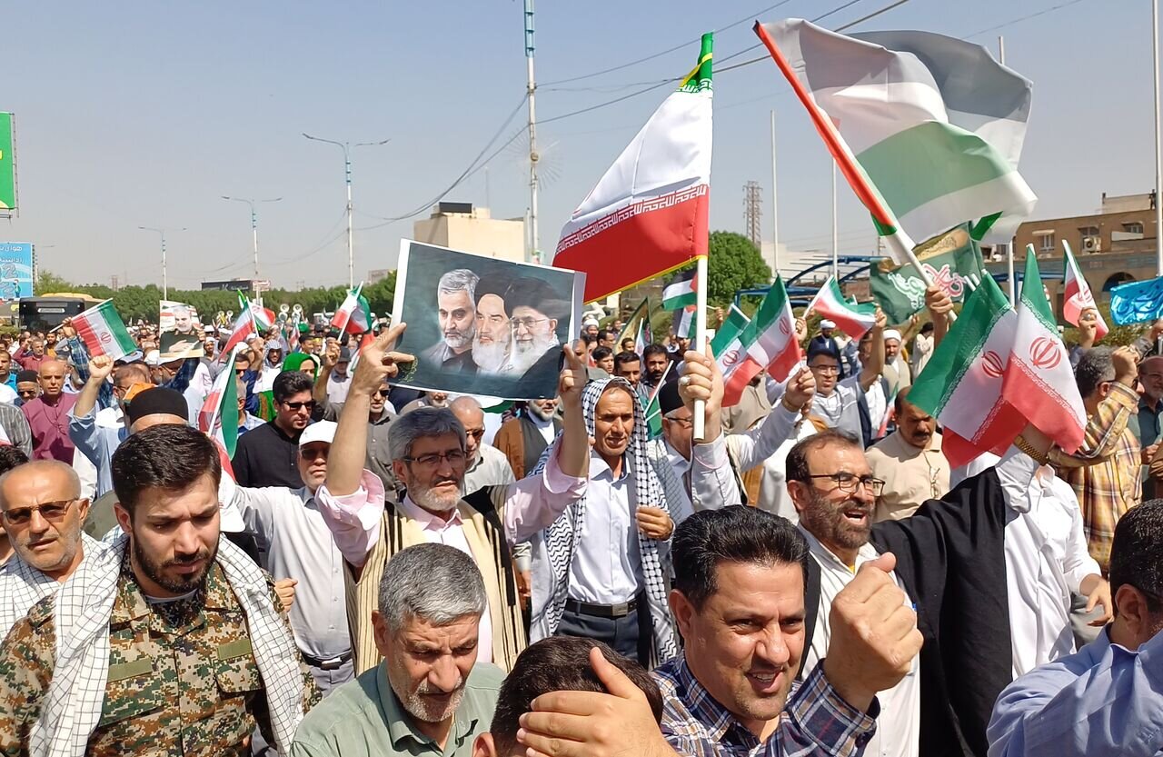 راهپیمایی در گرمای 50 درجه / خائنان داخلی را در ملأ عام اعدام کنید