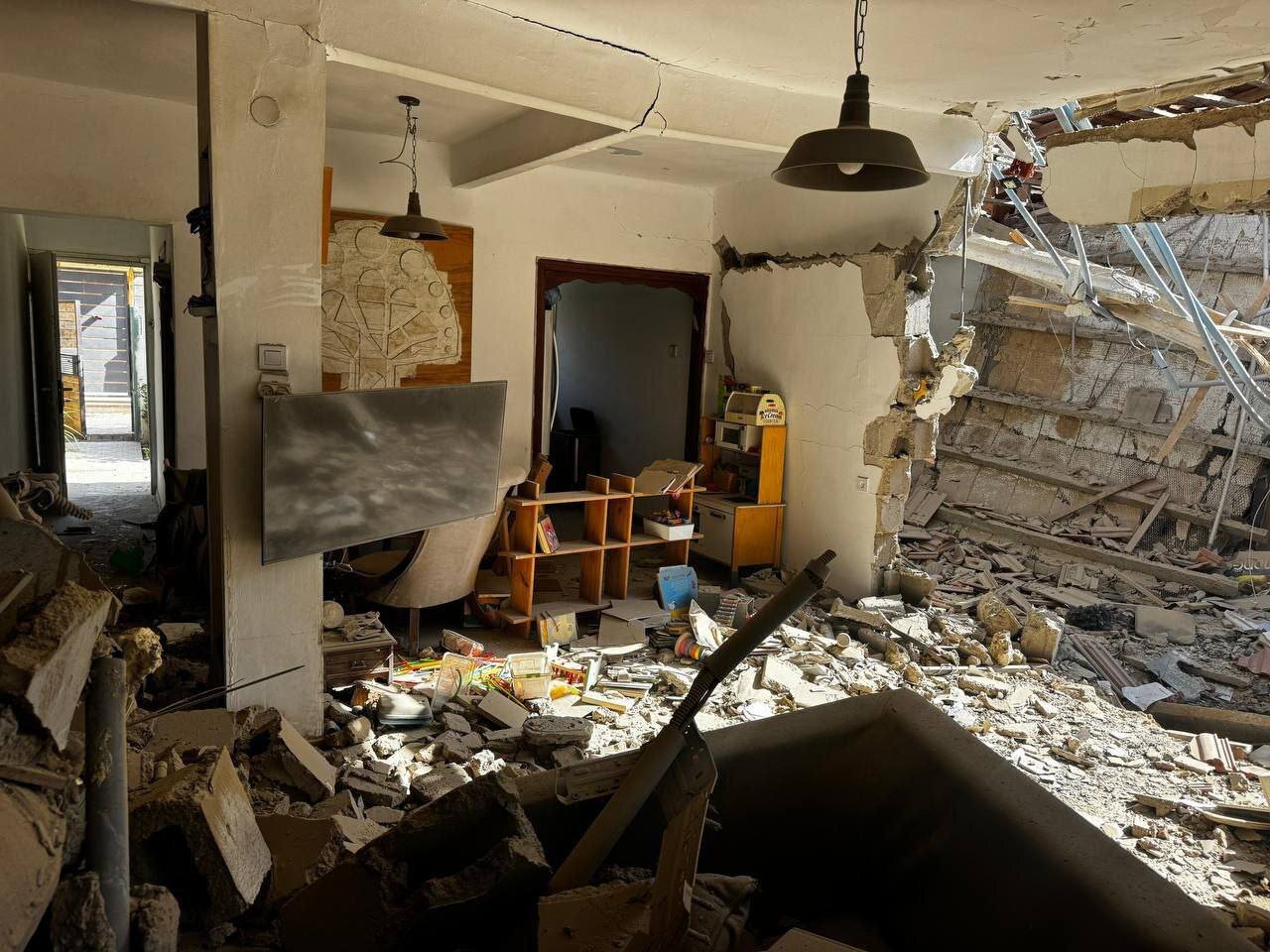 اولین تصاویر از خسارت موشکهای ایران به اسرائیل