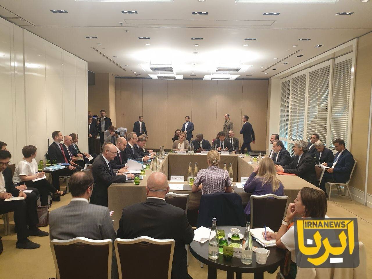 پوشش لحظهای: آخرین اخبار گفتوگوهای ایران و سه کشور اروپایی در ژنو / پایان مذاکرات عراقچی و وزرای خارجه سه کشور اروپایی پس از ۳ ساعت و نیم مذاکره