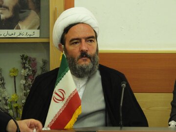 امروز جنگ ما یک جنگ حق در برابر باطل است